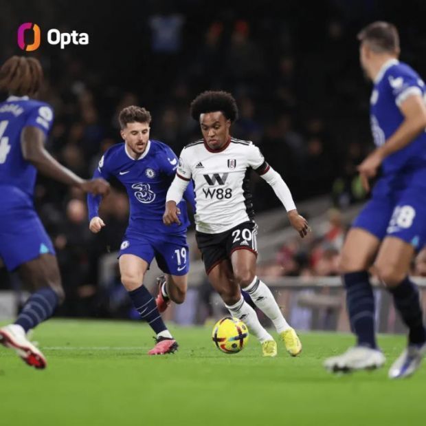 卡塔尔男足在小组赛中0-3爆冷负于突尼斯，遗憾出局，引发热议。