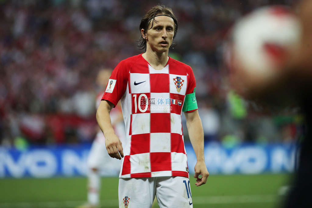 超级白人组合：LOGO、妖刀、AK-47、冰箱、约基奇